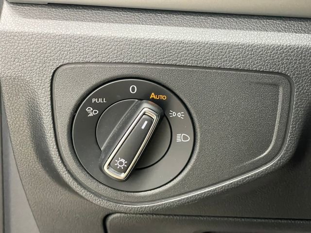 Used 2021 Volkswagen Atlas Cross Sport SE image 34