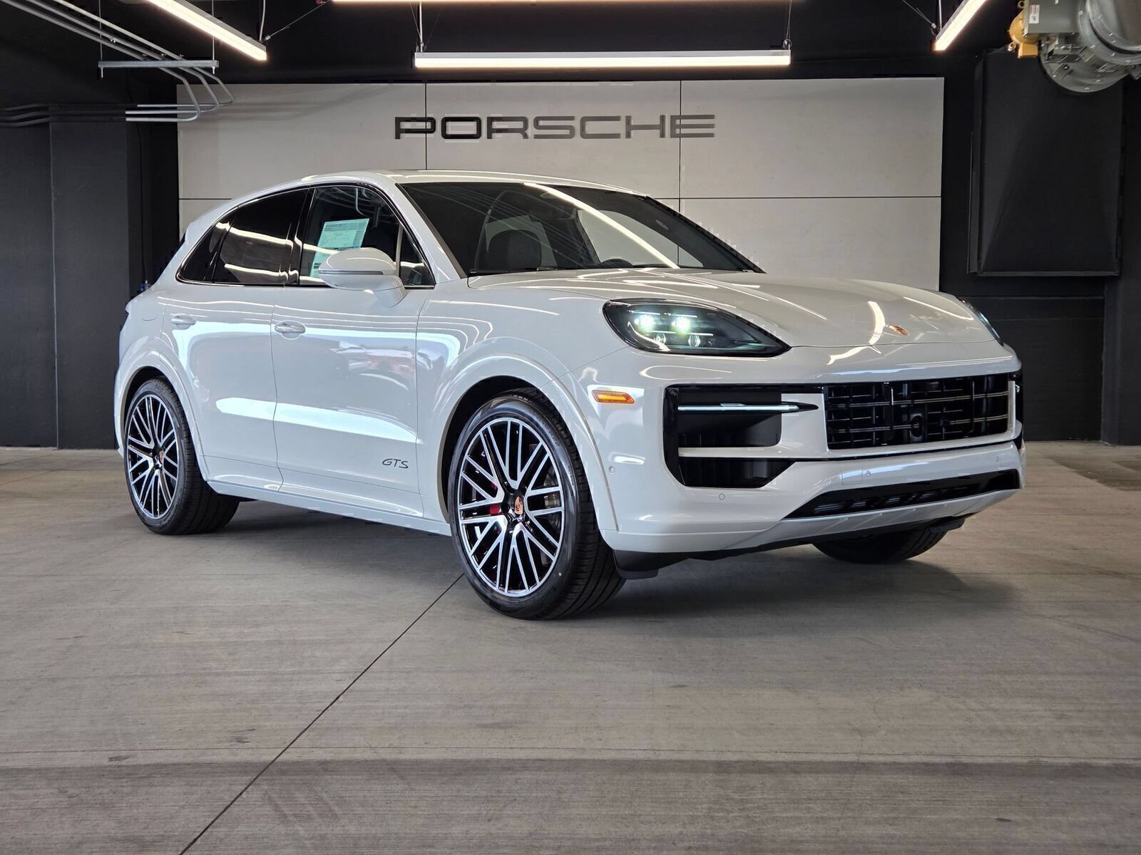 Used 2026 Porsche Cayenne GTS AWD/4WD image 24