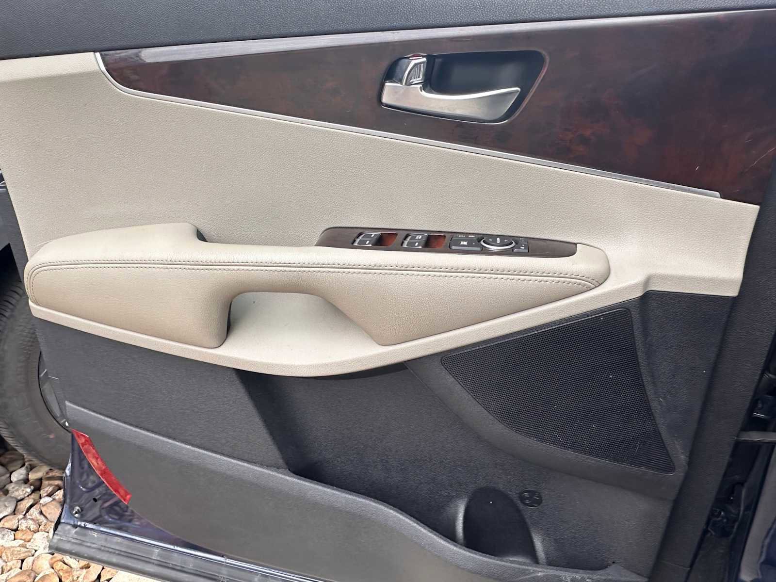 Used 2017 Kia Sorento LX w/ LX Convenience Package image 15