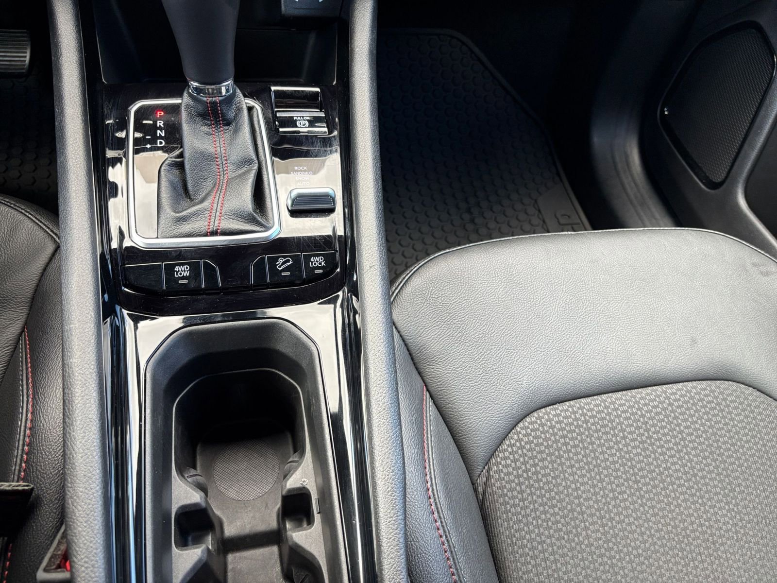 Used 2025 Jeep Compass Trailhawk image 40