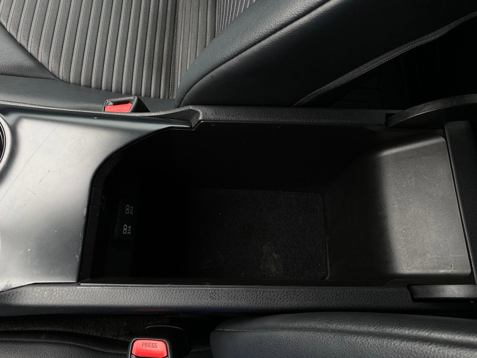 Used 2020 Toyota Camry SE FWD image 18