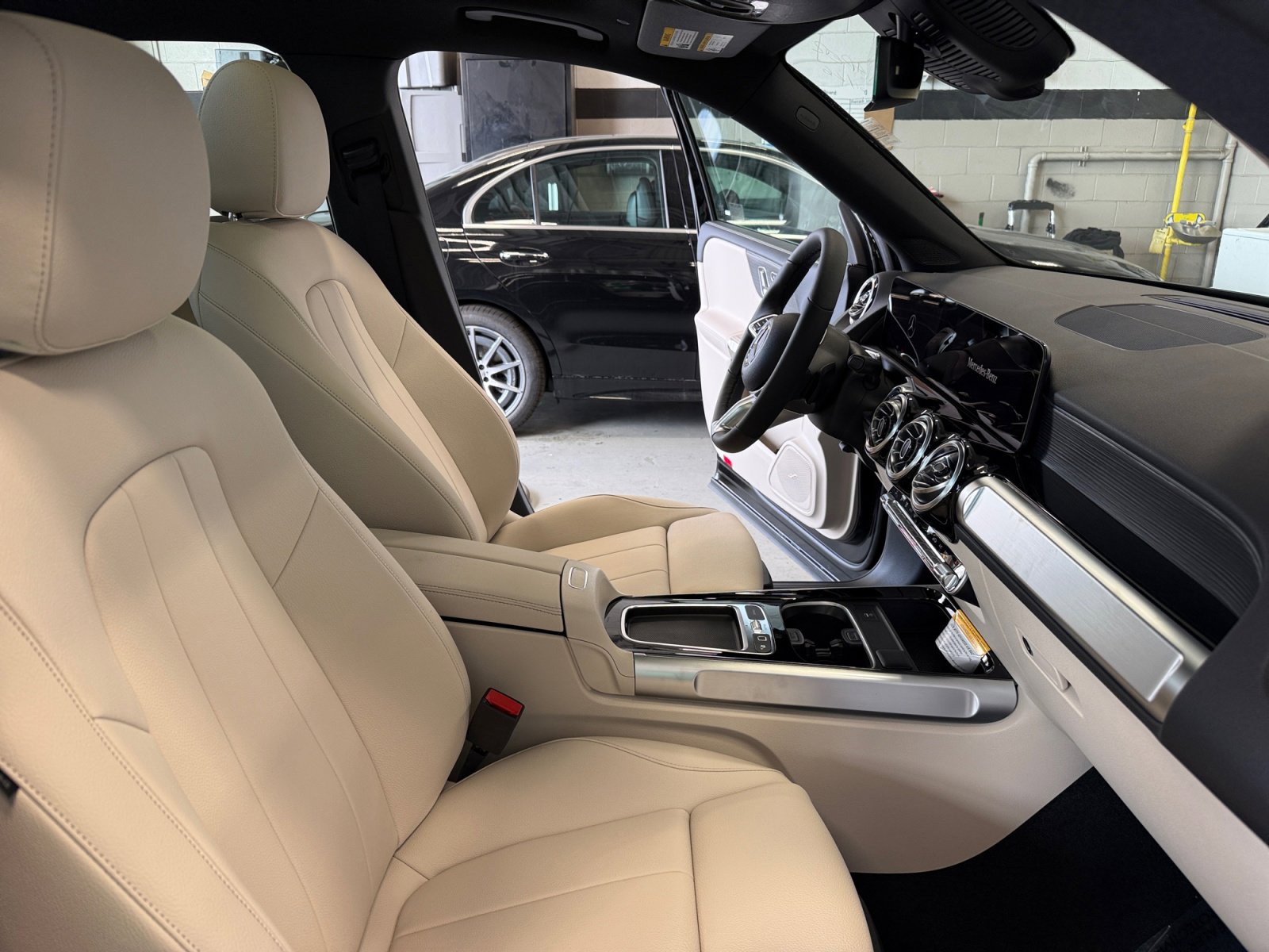 Used 2026 Mercedes-Benz GLB 250 4MATIC image 19