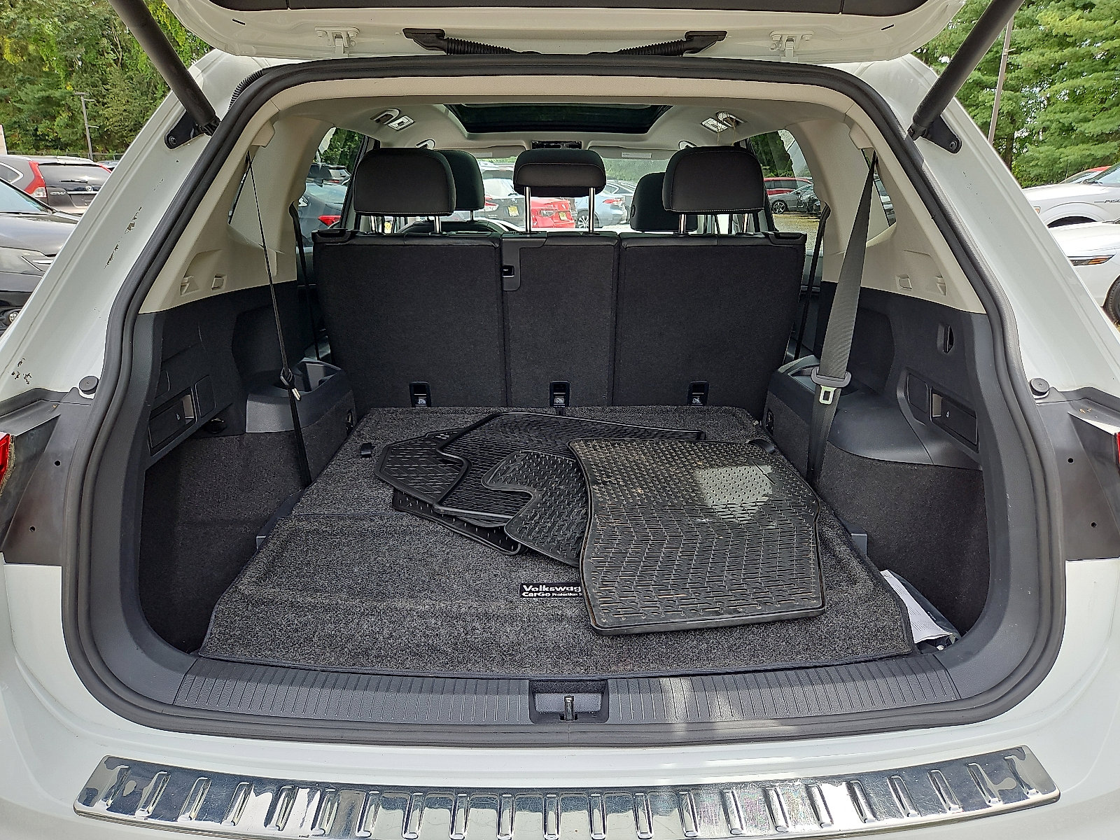 Used 2021 Volkswagen Tiguan SEL w/ 3rd Row Seat Package image 32