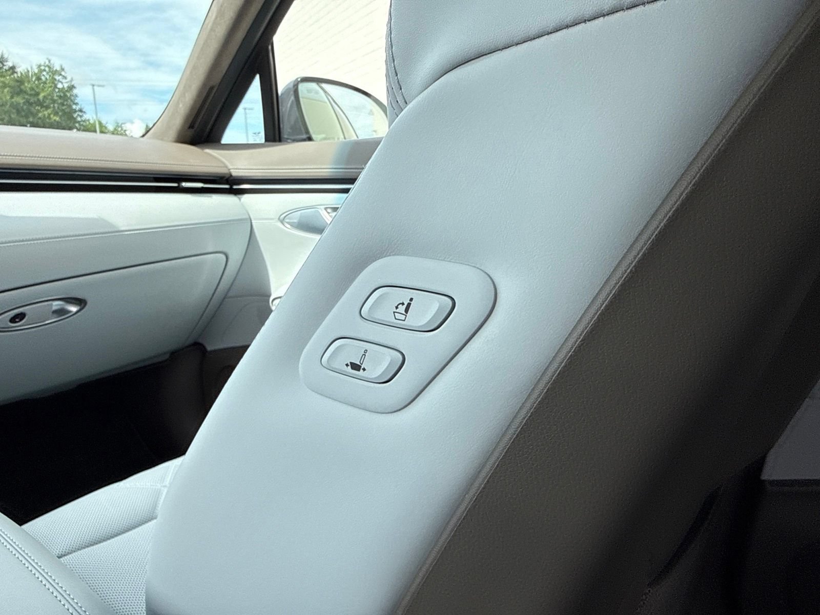 Used 2026 Genesis Electrified GV70 Prestige AWD/4WD image 19