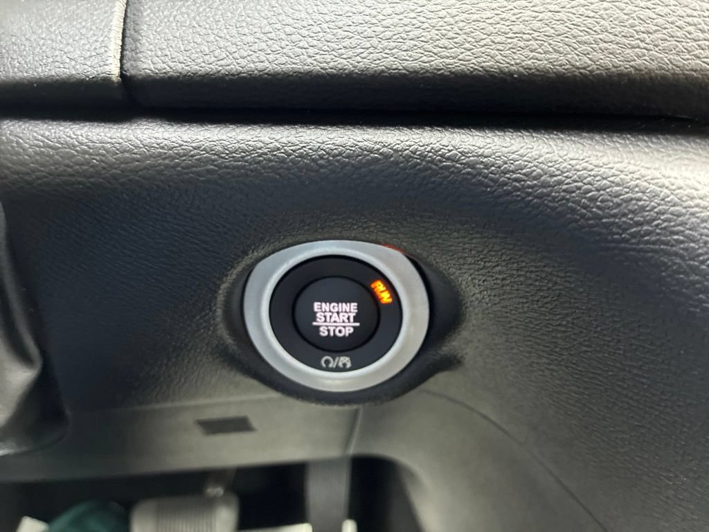 Used 2025 Chrysler Pacifica Select FWD image 30
