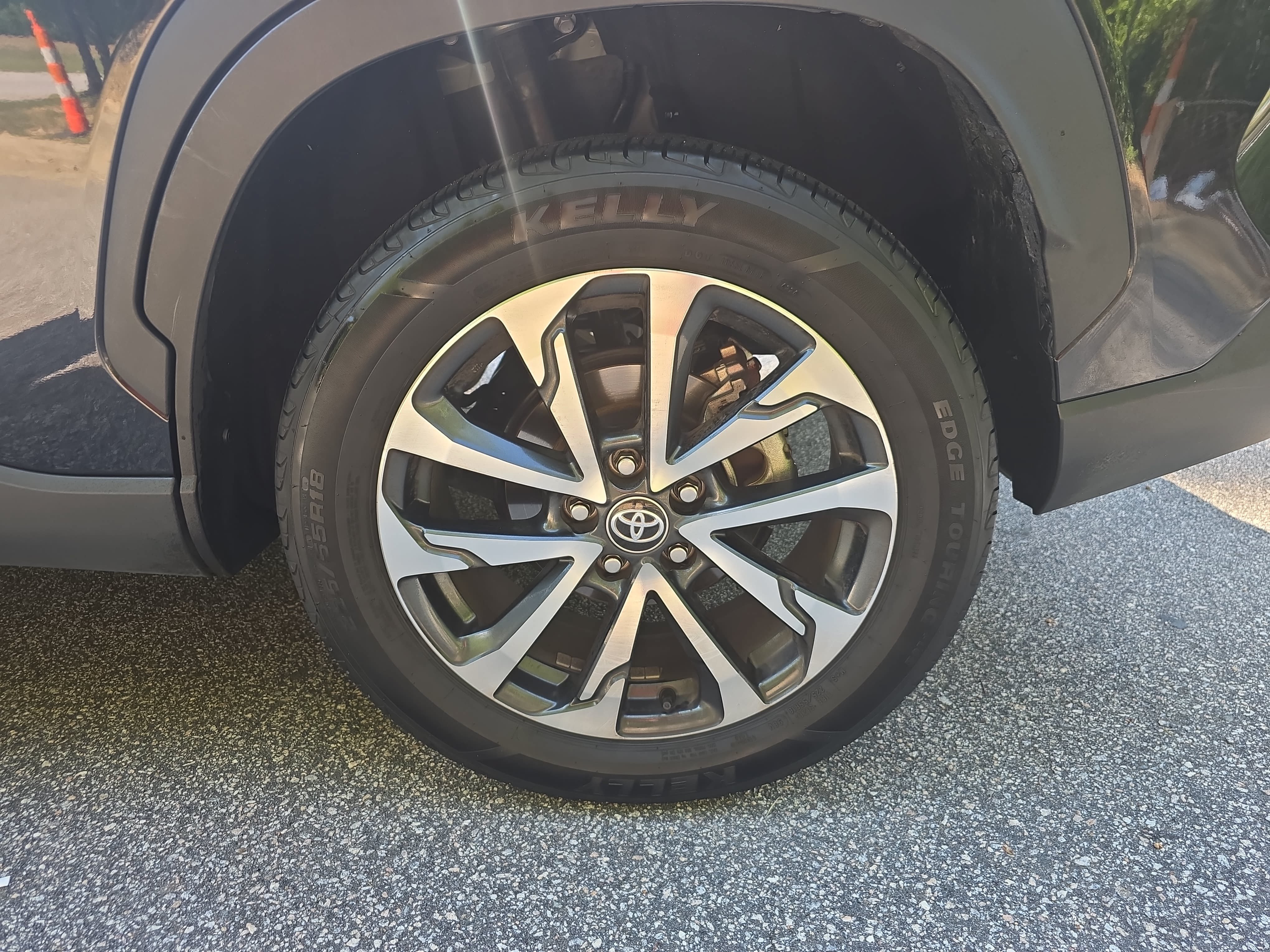 Used 2025 Toyota Corolla Cross XLE FWD image 29