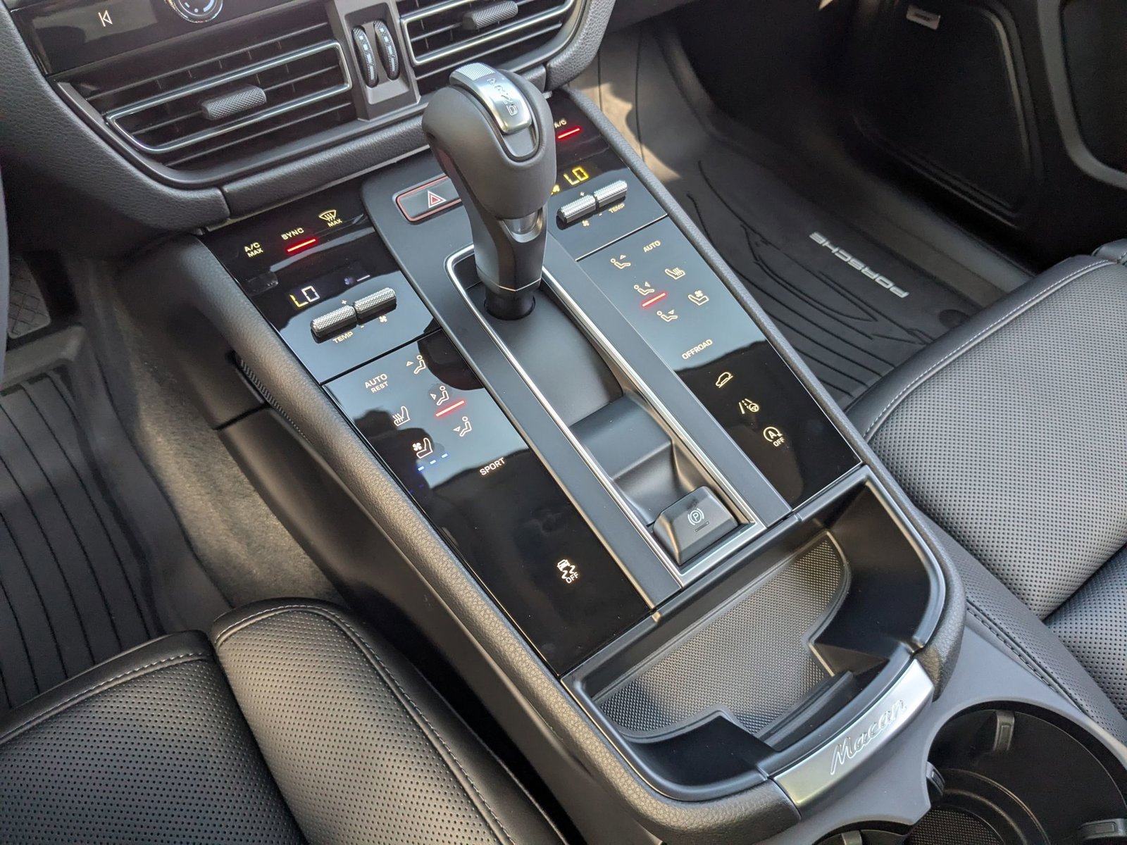 Certified 2026 Porsche Macan image 21