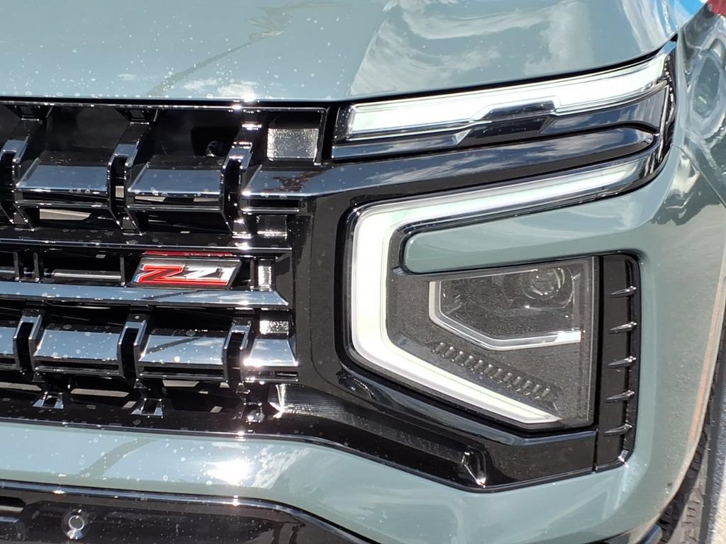 New 2026 Chevrolet Suburban Z71 w/ Comfort Package AWD/4WD image 8