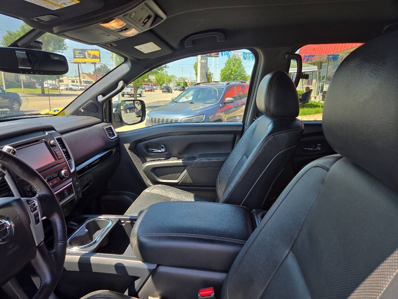 Used 2018 Nissan Titan SL w/ Midnight Edition AWD/4WD image 9