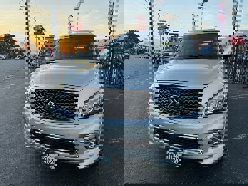 Used 2016 INFINITI QX80 Luxe w/ 22" Wheel Package image 2