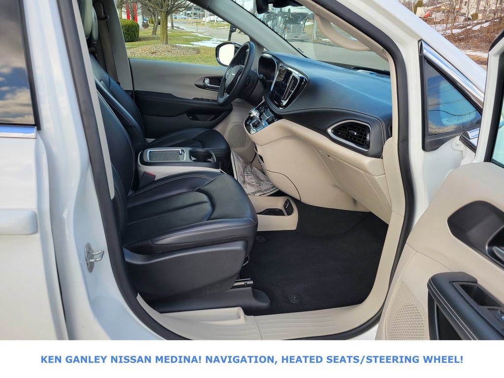 Used 2024 Chrysler Pacifica Select image 50