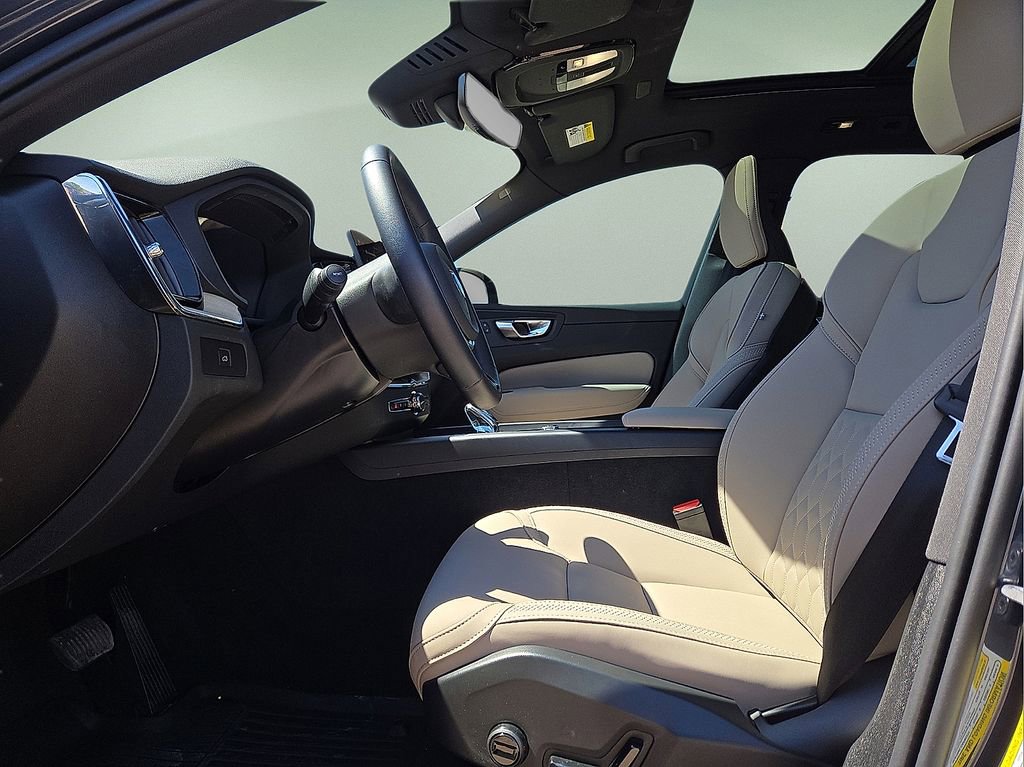 New 2026 Volvo XC60 B5 Plus w/ Protection Package Premier AWD/4WD image 23