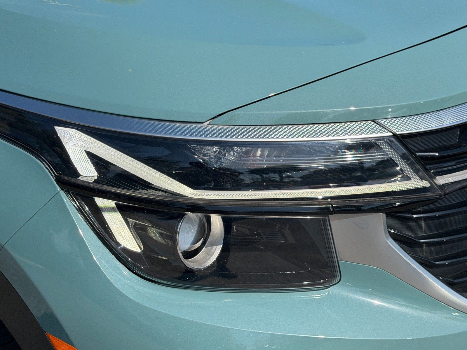 Certified 2024 Kia Seltos EX FWD image 9