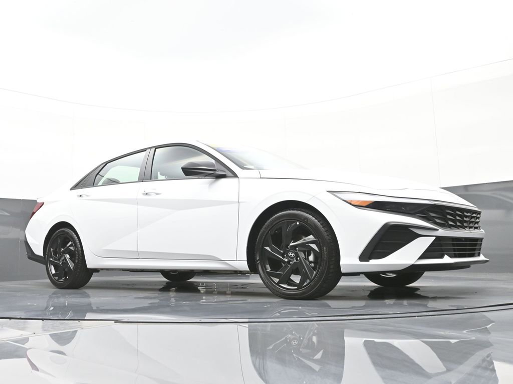 Certified 2026 Hyundai Elantra Sport FWD image 37