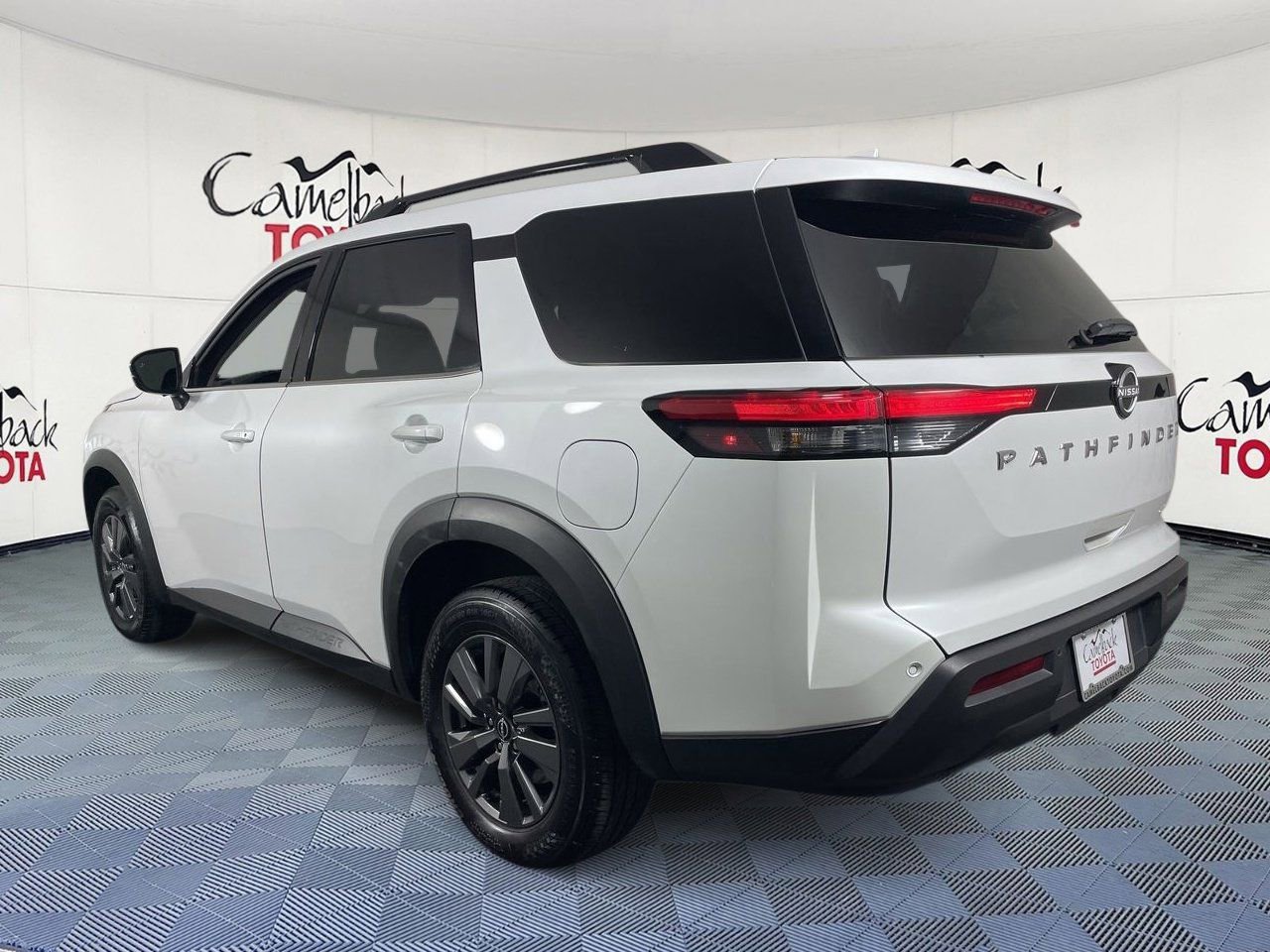 Used 2025 Nissan Pathfinder SV image 5