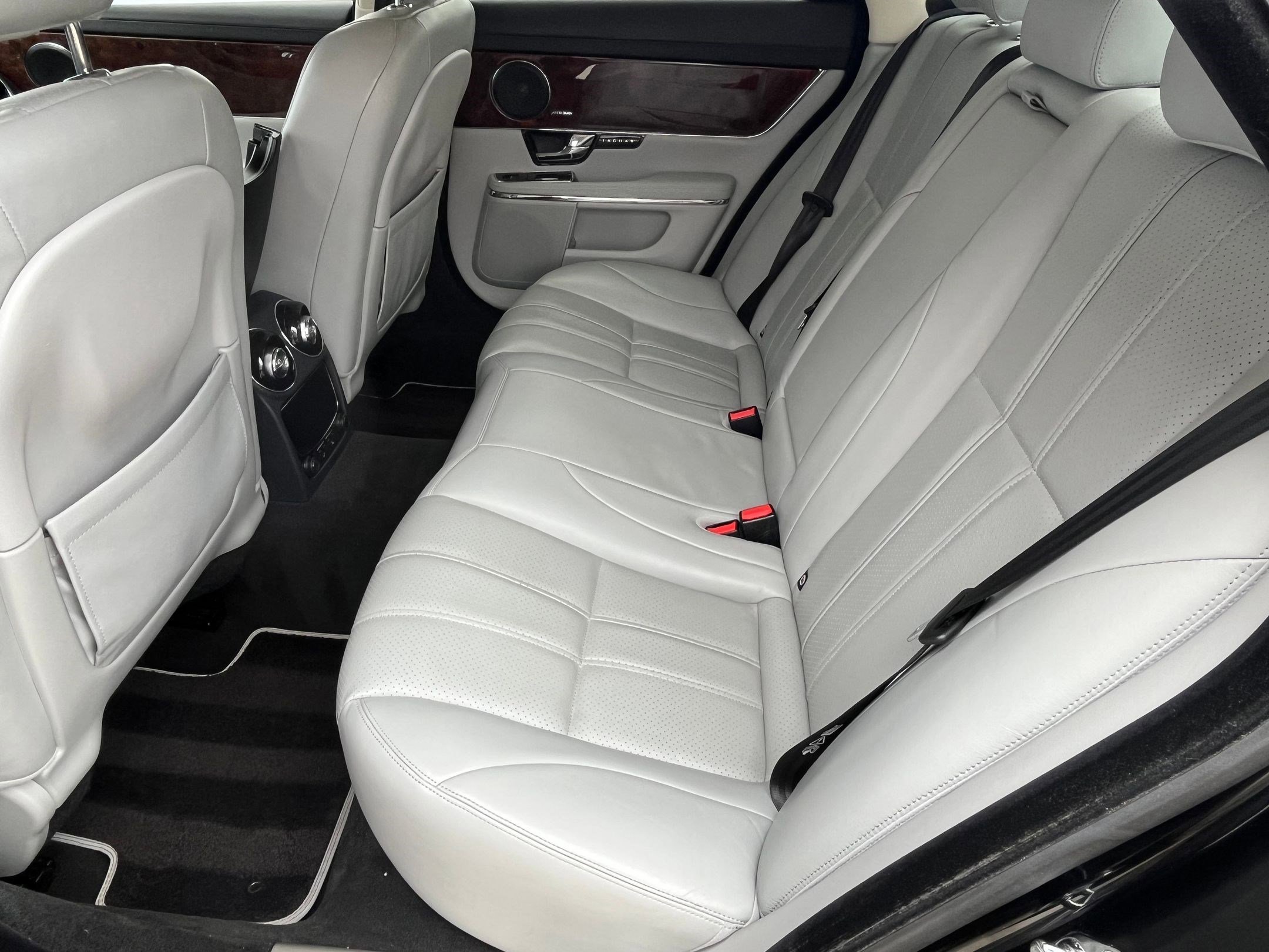 Used 2013 Jaguar XJ image 13