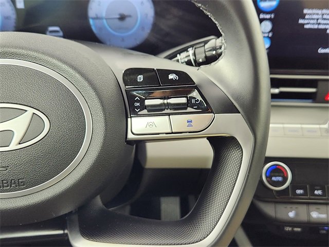 Certified 2025 Hyundai Elantra Limited image 18