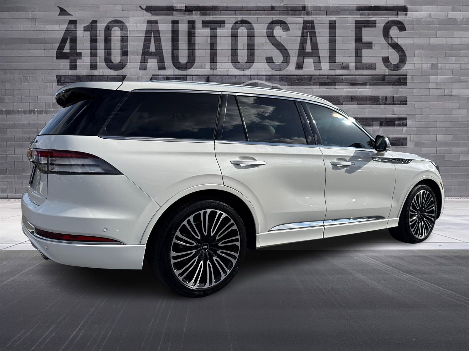 Used 2022 Lincoln Aviator Black Label w/ Dynamic Handling Package image 3