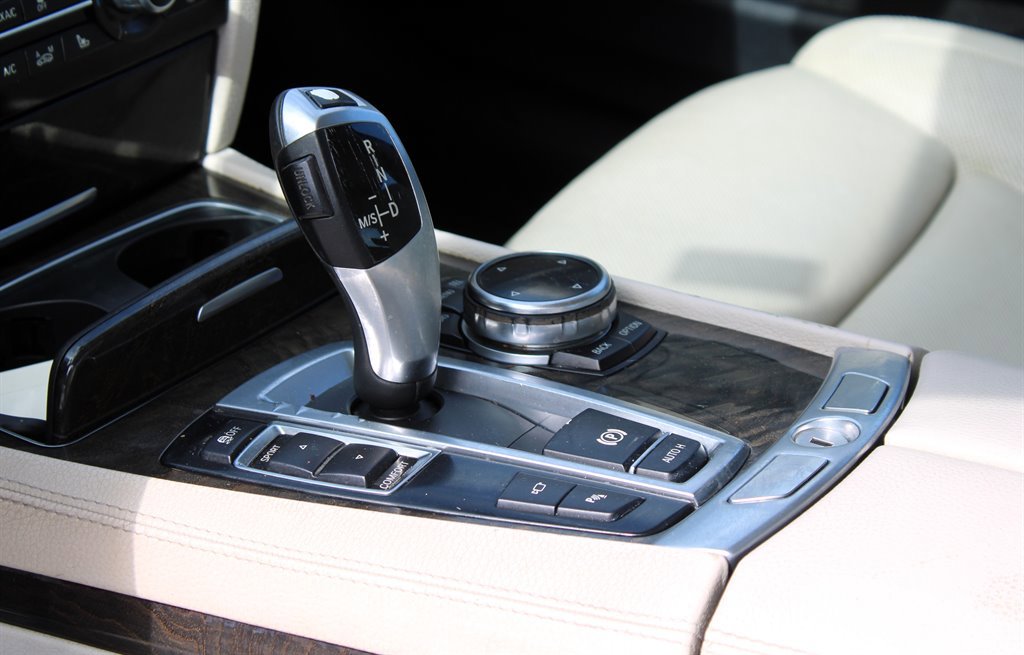 Used 2014 BMW 740Li image 33