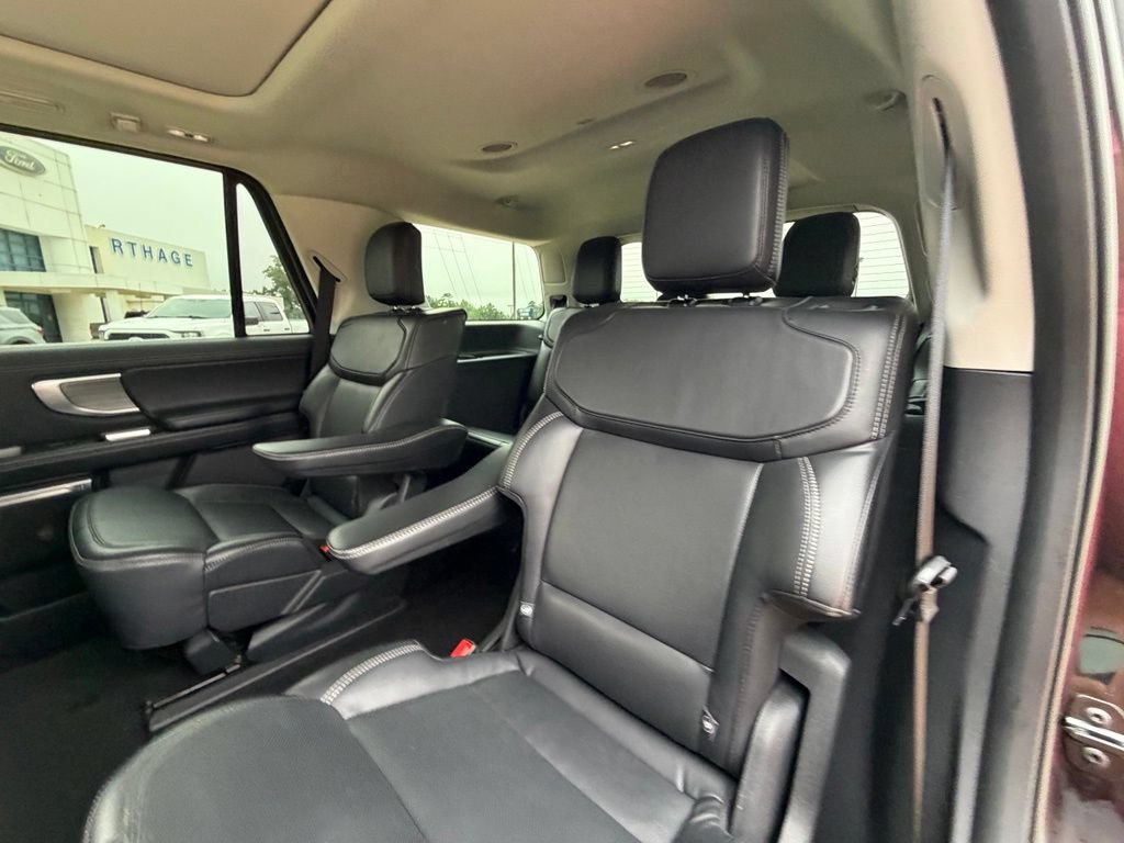 Used 2025 Ford Expedition Platinum AWD/4WD image 16