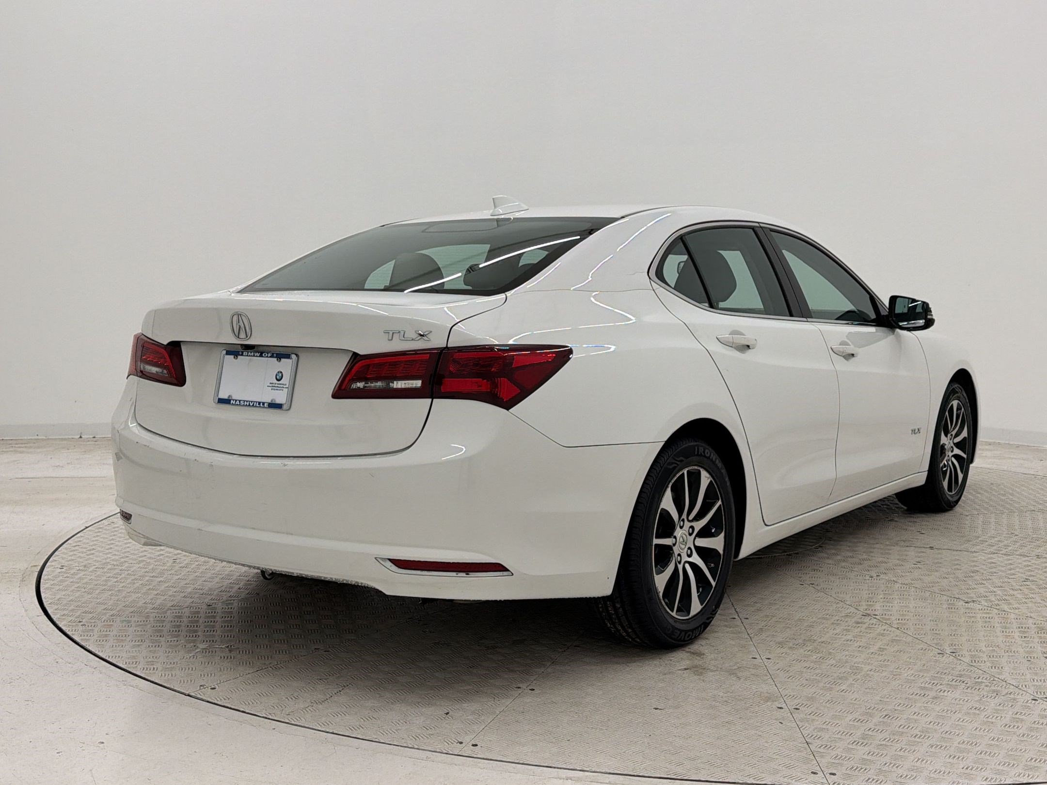 Used 2017 Acura TLX FWD image 9