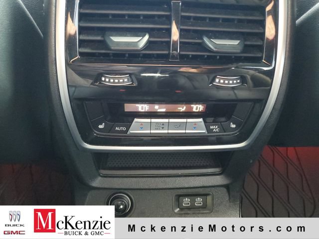 Used 2021 BMW X7 xDrive40i w/ M Sport Package AWD/4WD image 27