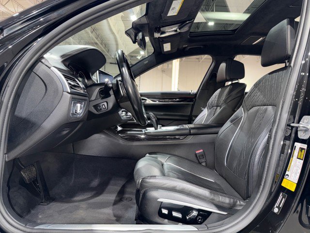 Used 2016 BMW 750i RWD image 11