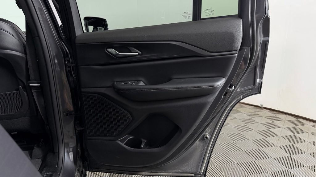Used 2023 Jeep Grand Cherokee Altitude AWD/4WD image 30