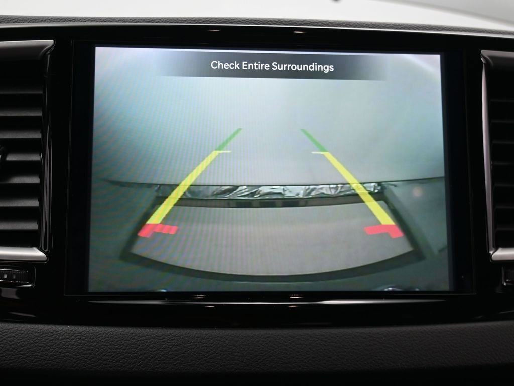 Used 2025 Chrysler Pacifica Select image 16
