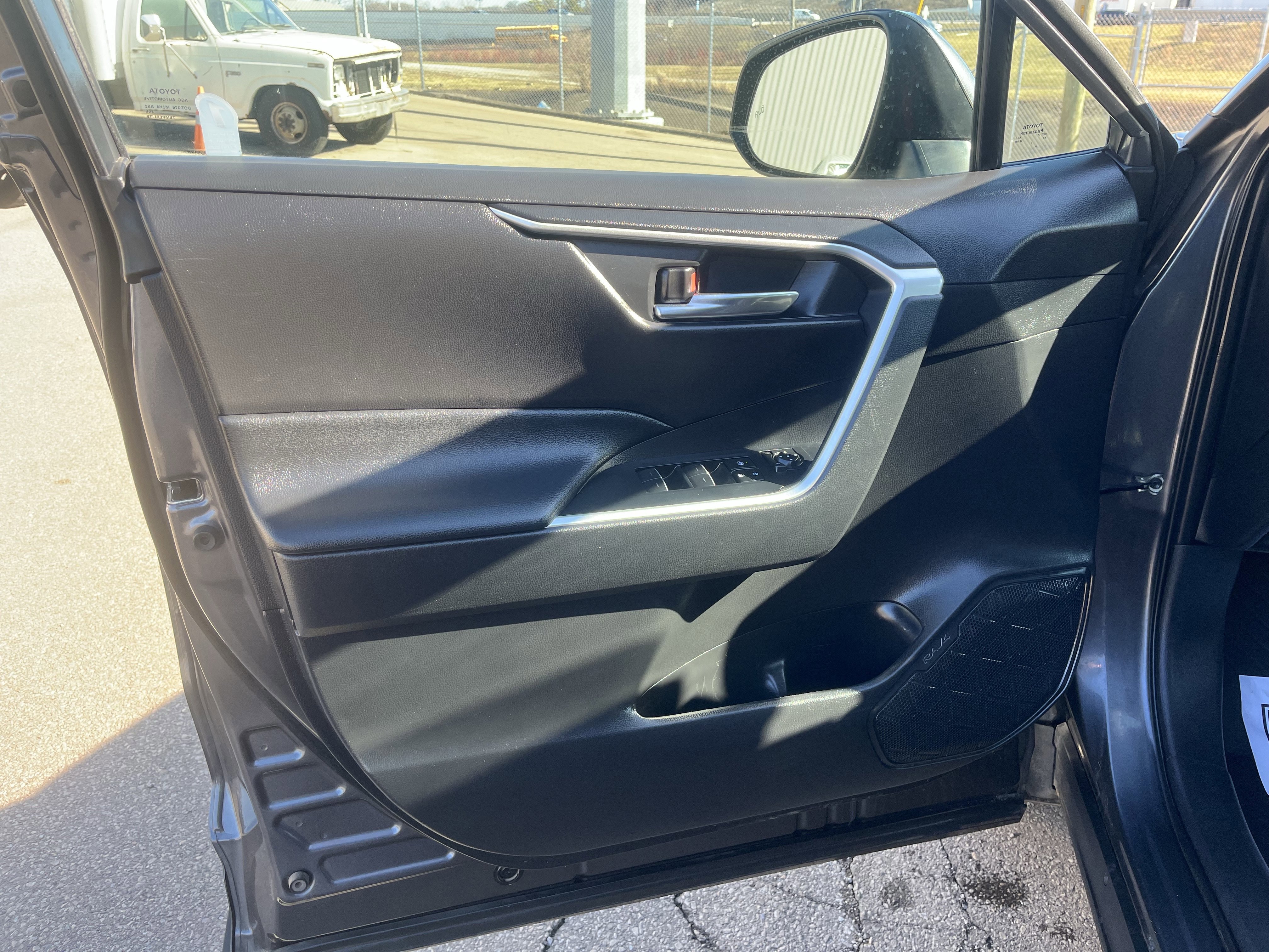 Used 2022 Toyota RAV4 XLE image 11