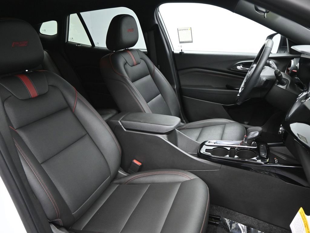 Used 2024 Chevrolet Trax RS w/ Sunroof Package image 12