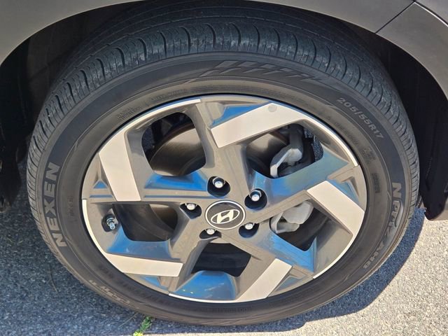 Used 2025 Hyundai Venue SEL FWD image 9
