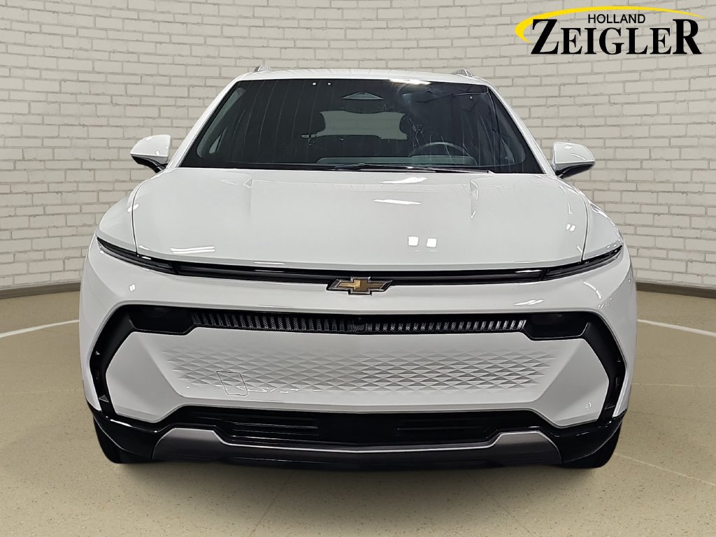 Used 2025 Chevrolet Equinox EV LT w/ LPO, All-Weather Mat Package FWD image 2