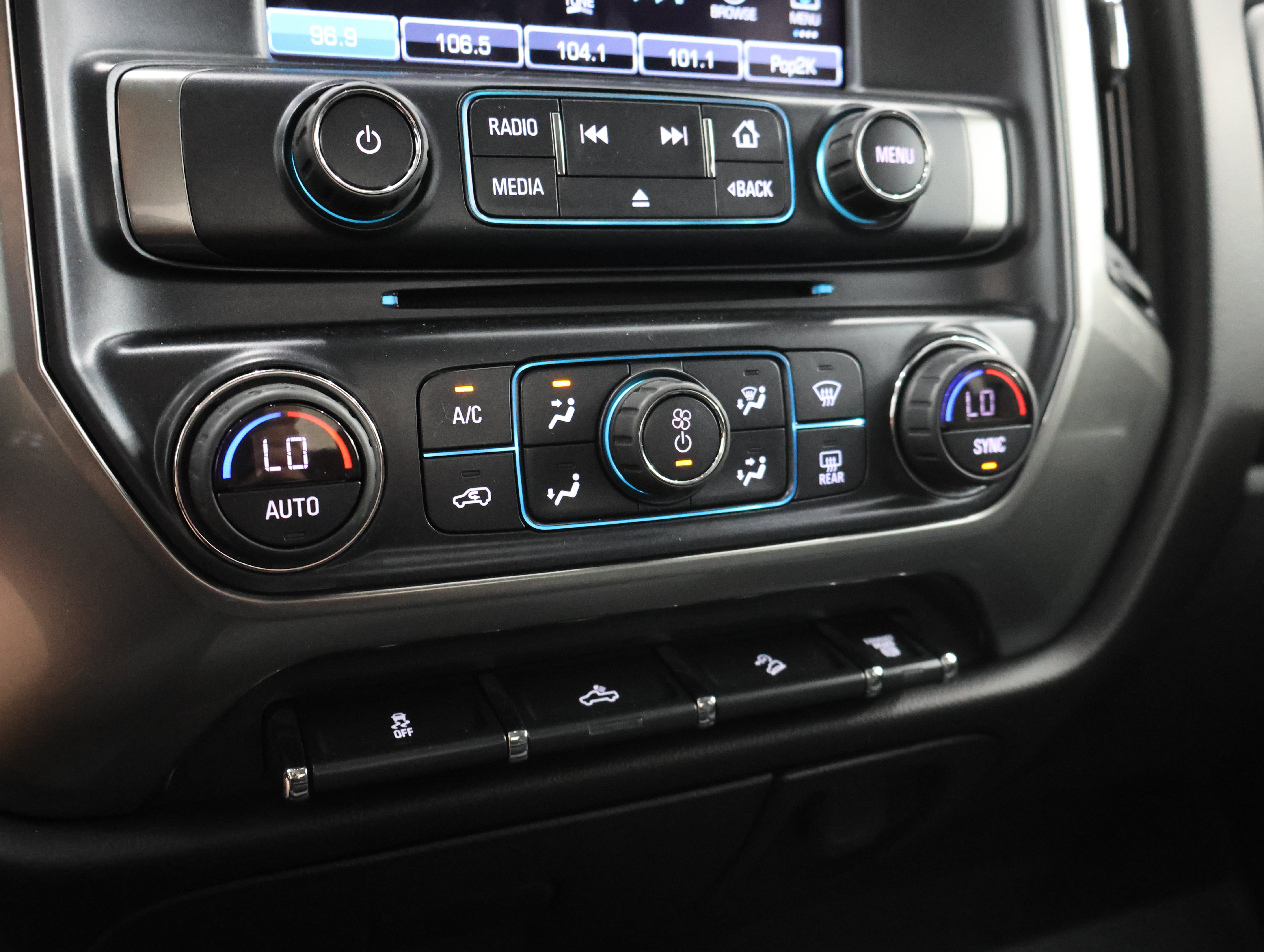 Used 2017 Chevrolet Silverado 2500 LT w/ LT Convenience Package AWD/4WD image 41