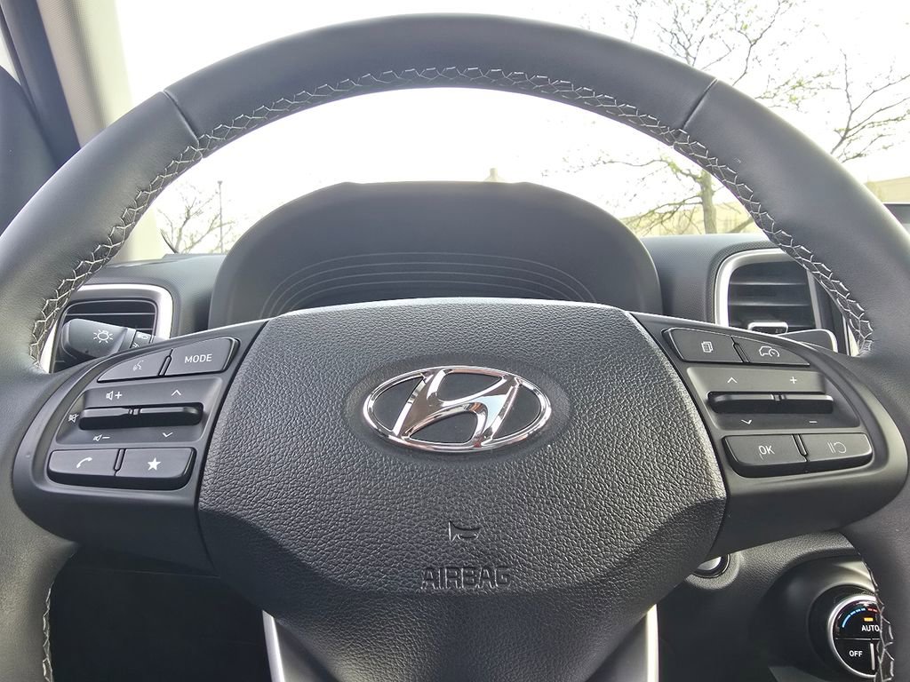 Used 2025 Hyundai Venue SEL FWD image 27