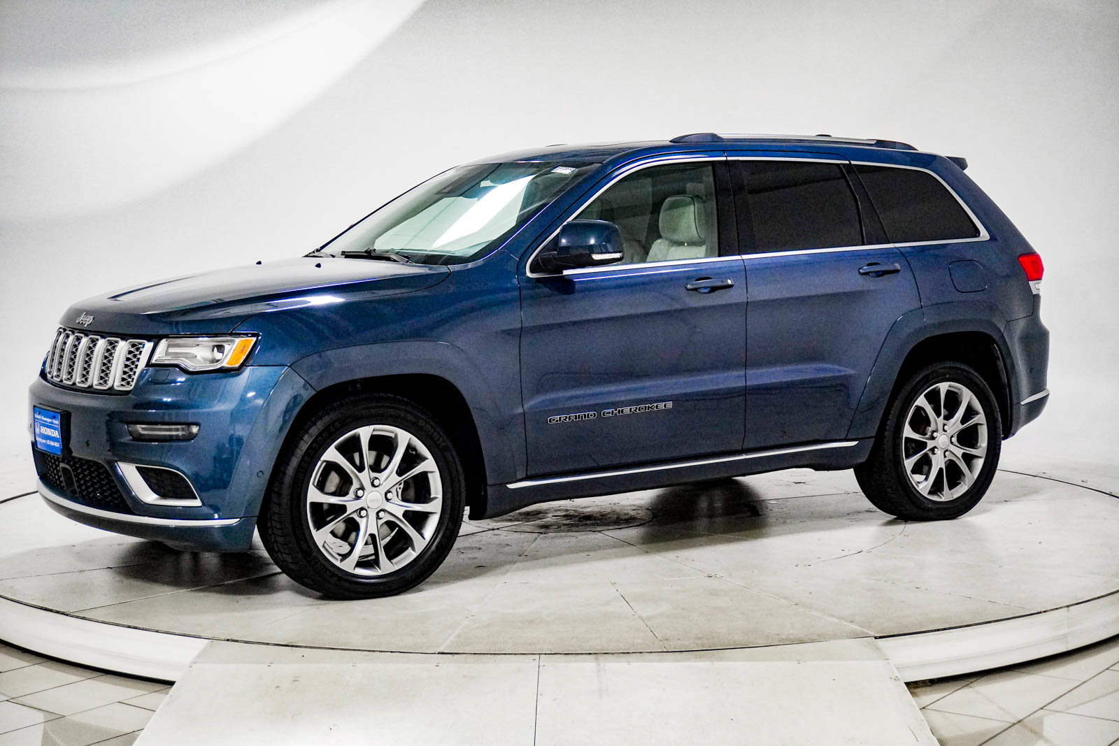 Used 2020 Jeep Grand Cherokee Summit AWD/4WD image 3