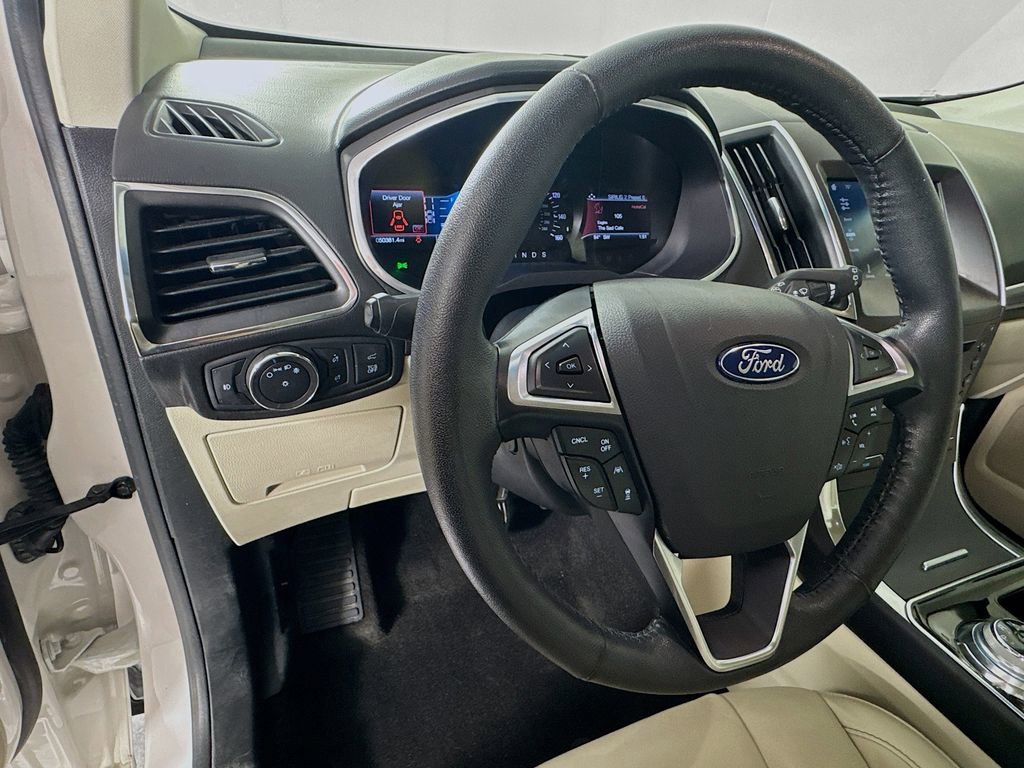 Used 2019 Ford Edge Titanium FWD image 12