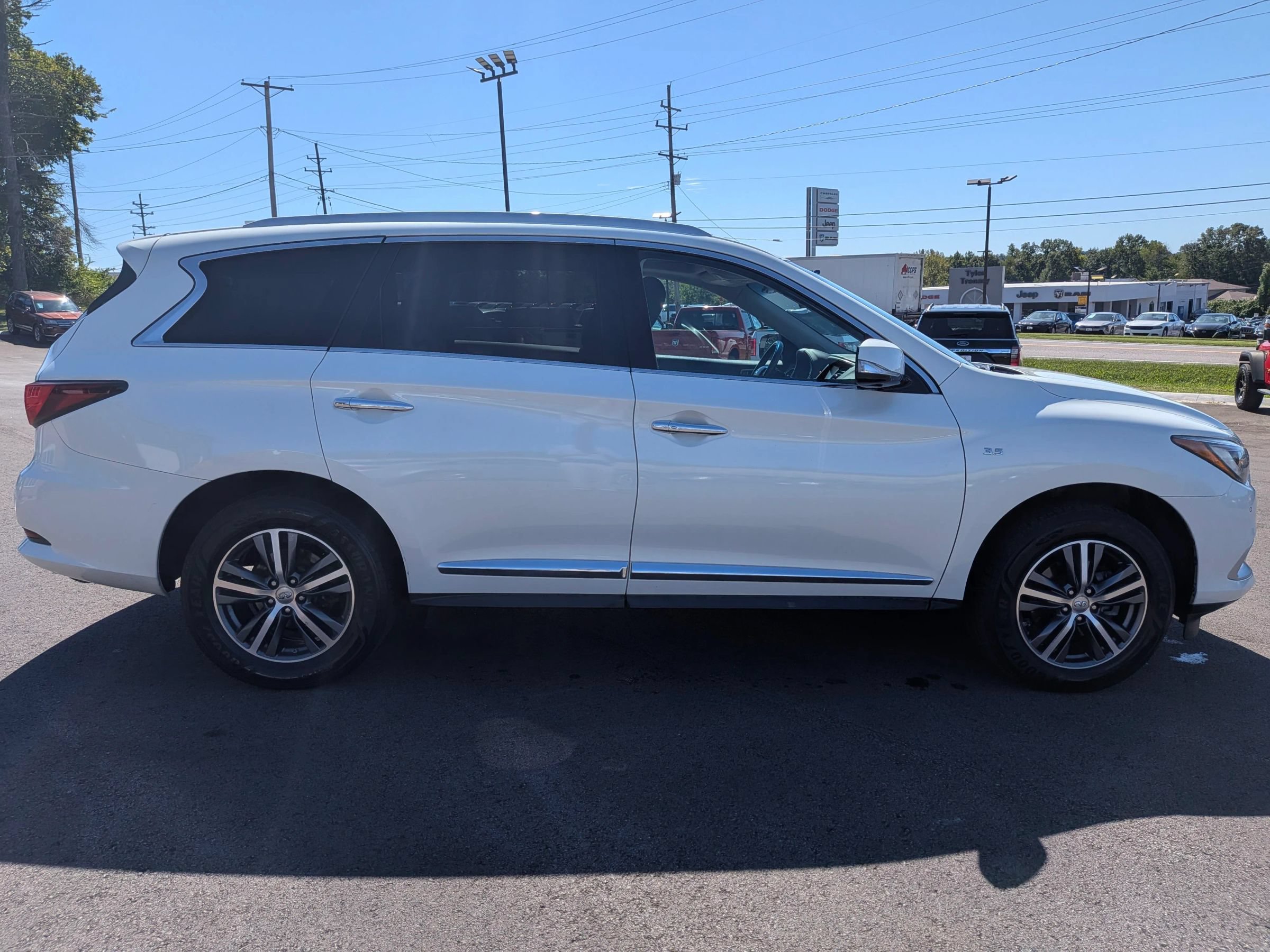 Used 2016 INFINITI QX60 Luxe w/ Premium Plus Package AWD/4WD image 7