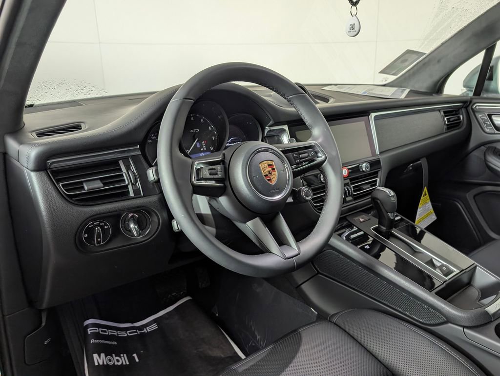 New 2026 Porsche Macan GTS image 4
