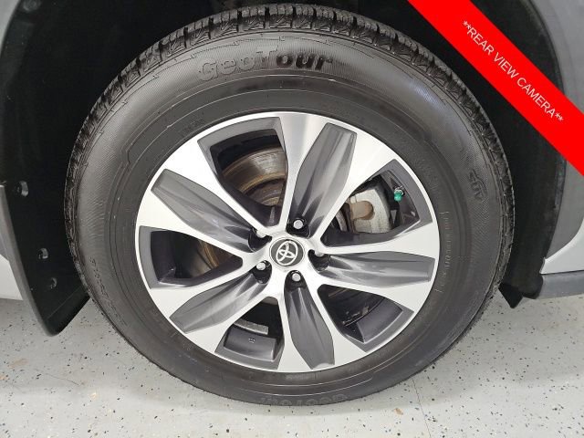 Used 2020 Toyota Highlander XLE image 9