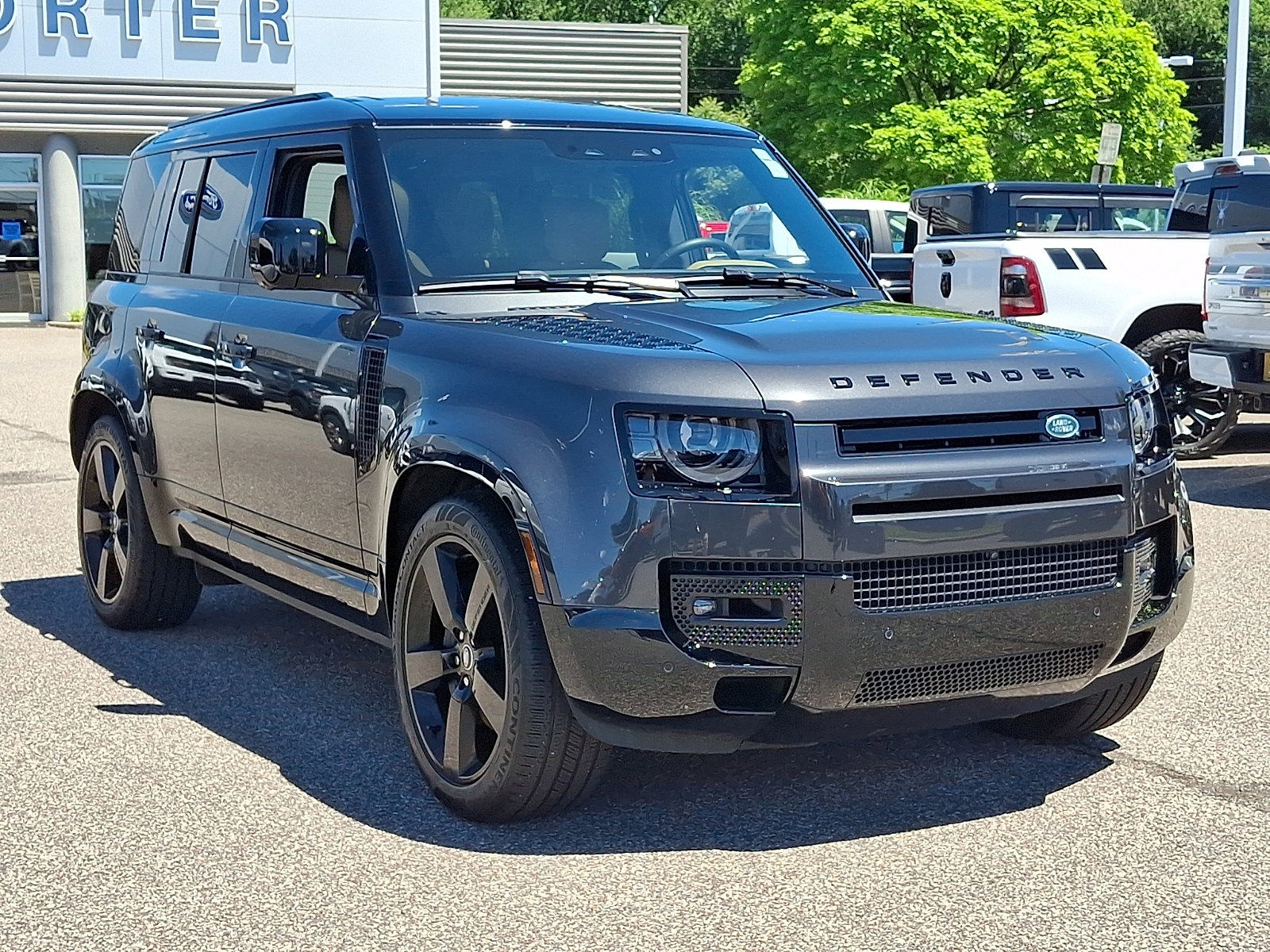 Used 2025 Land Rover Defender 110 X-Dynamic SE AWD/4WD image 2