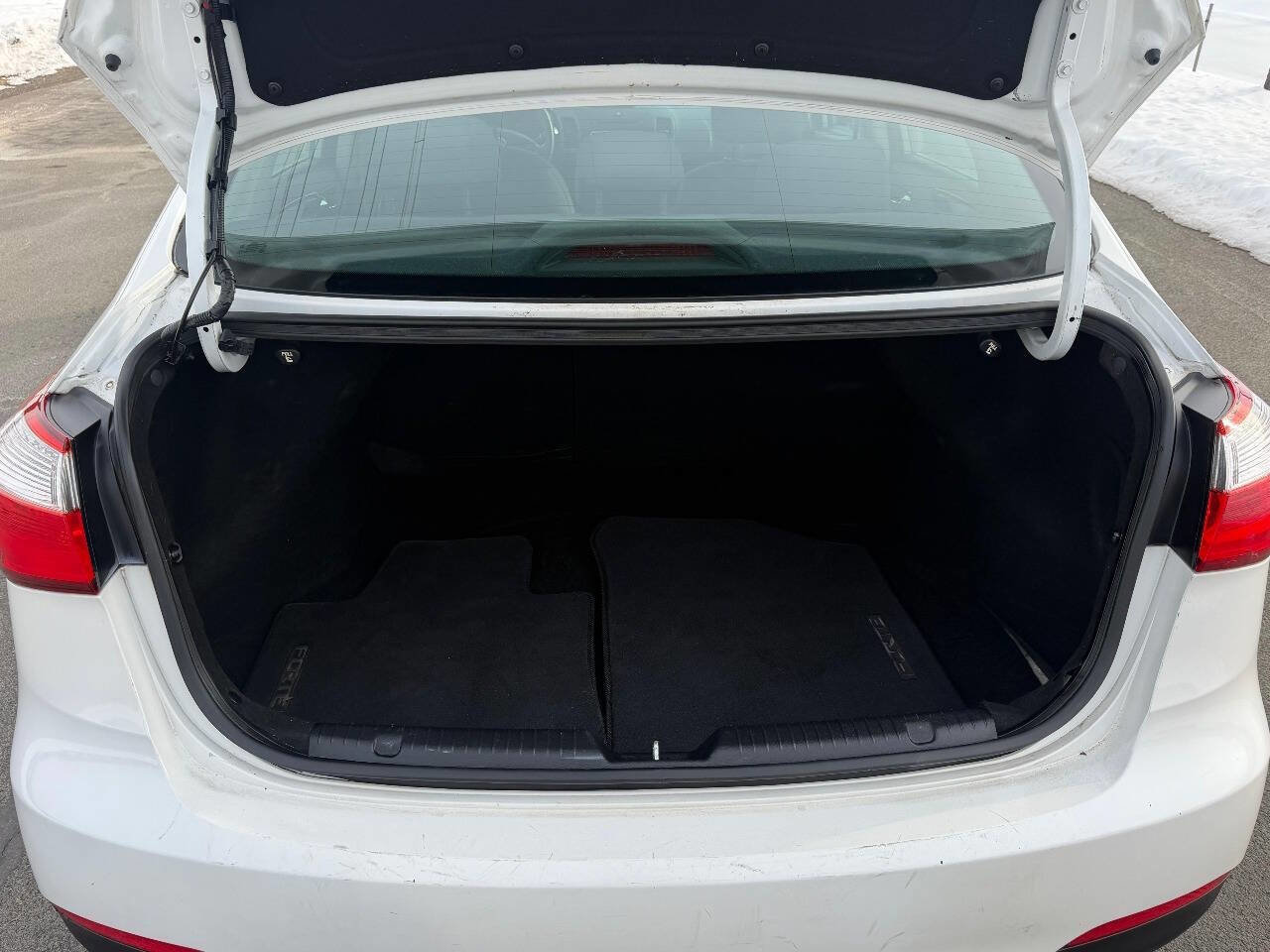 Used 2015 Kia Forte LX w/ Popular Package image 11