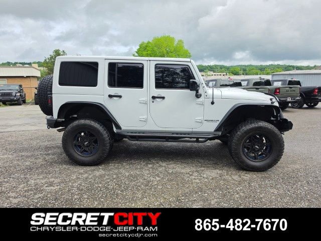 Used 2015 Jeep Wrangler Unlimited Sahara AWD/4WD image 4