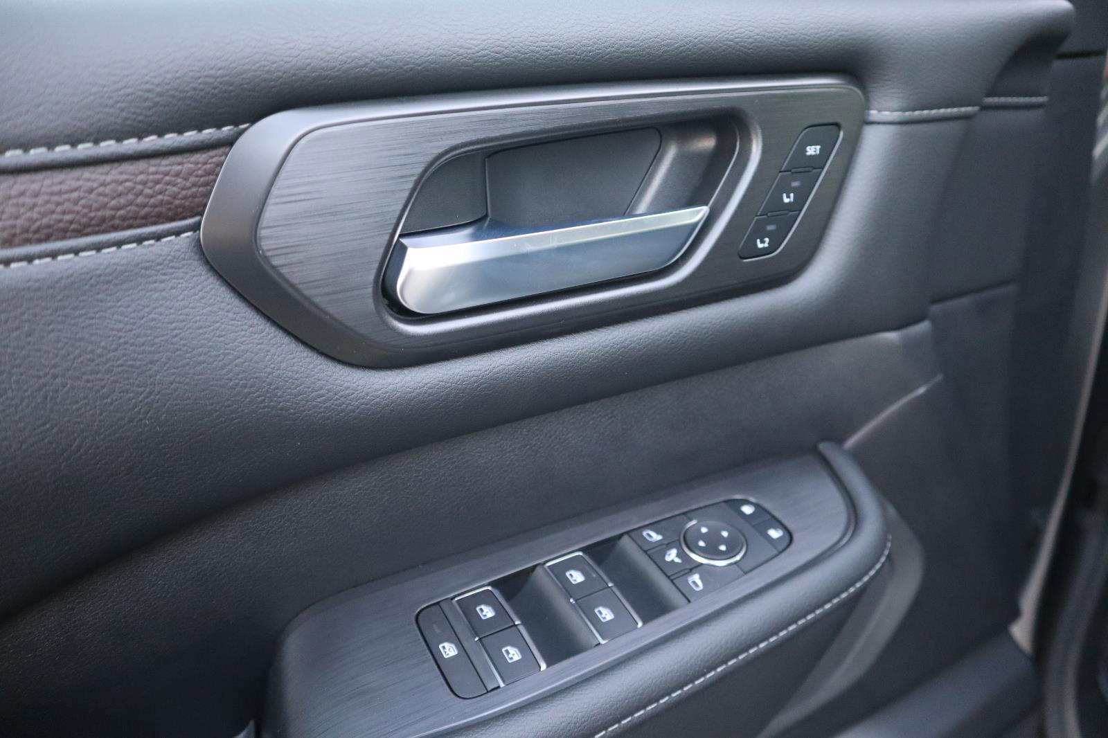 New 2026 Nissan Armada SL w/ Captain's Chari Seat Package image 16