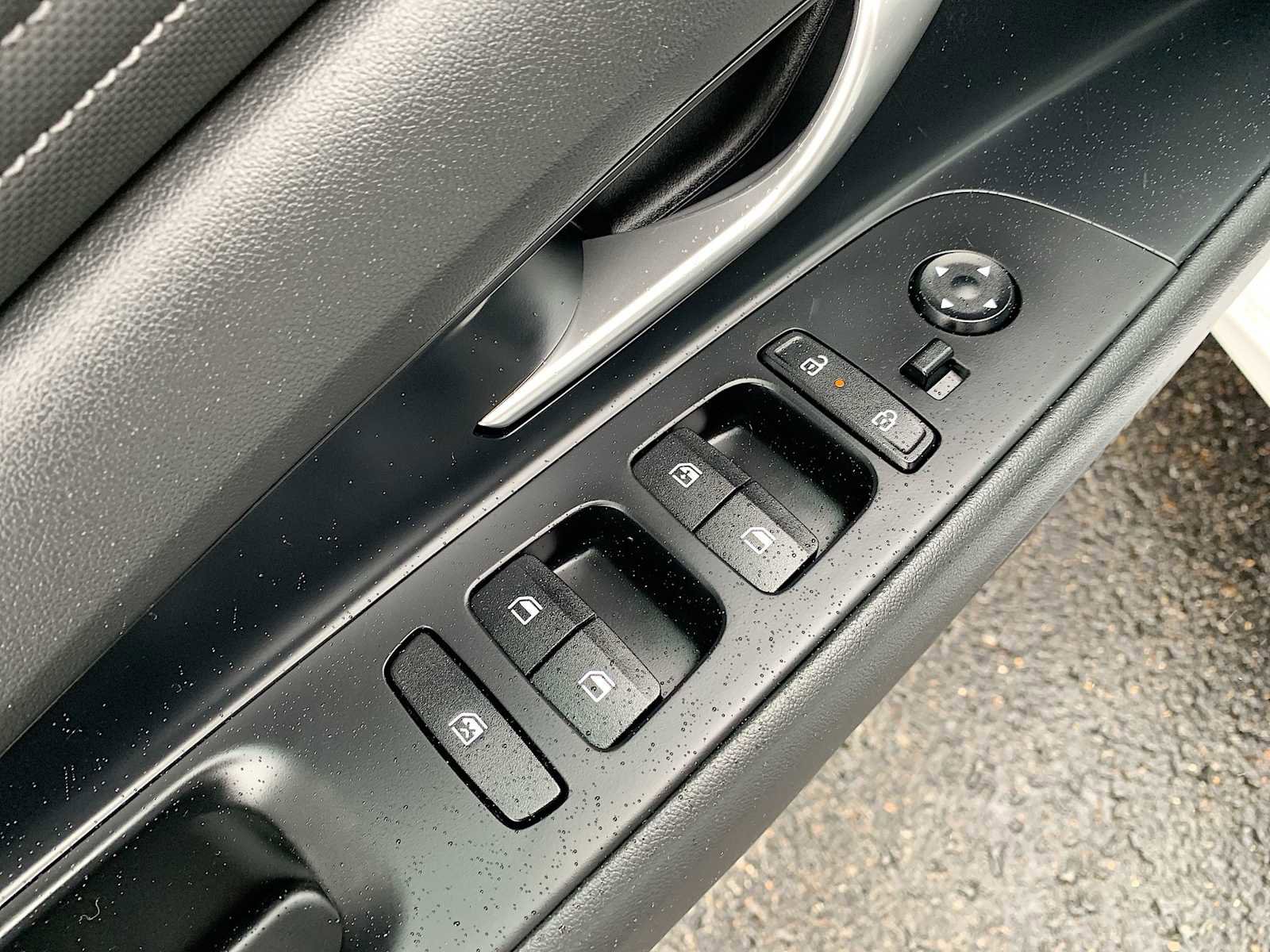 Used 2025 Hyundai Elantra Limited image 23