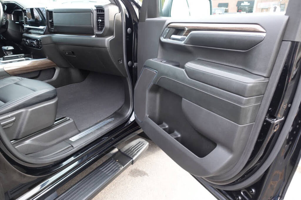 Used 2024 Chevrolet Silverado 1500 RST AWD/4WD image 37