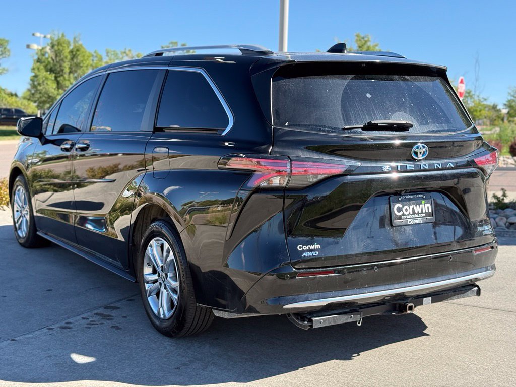 Used 2022 Toyota Sienna Platinum AWD/4WD image 6