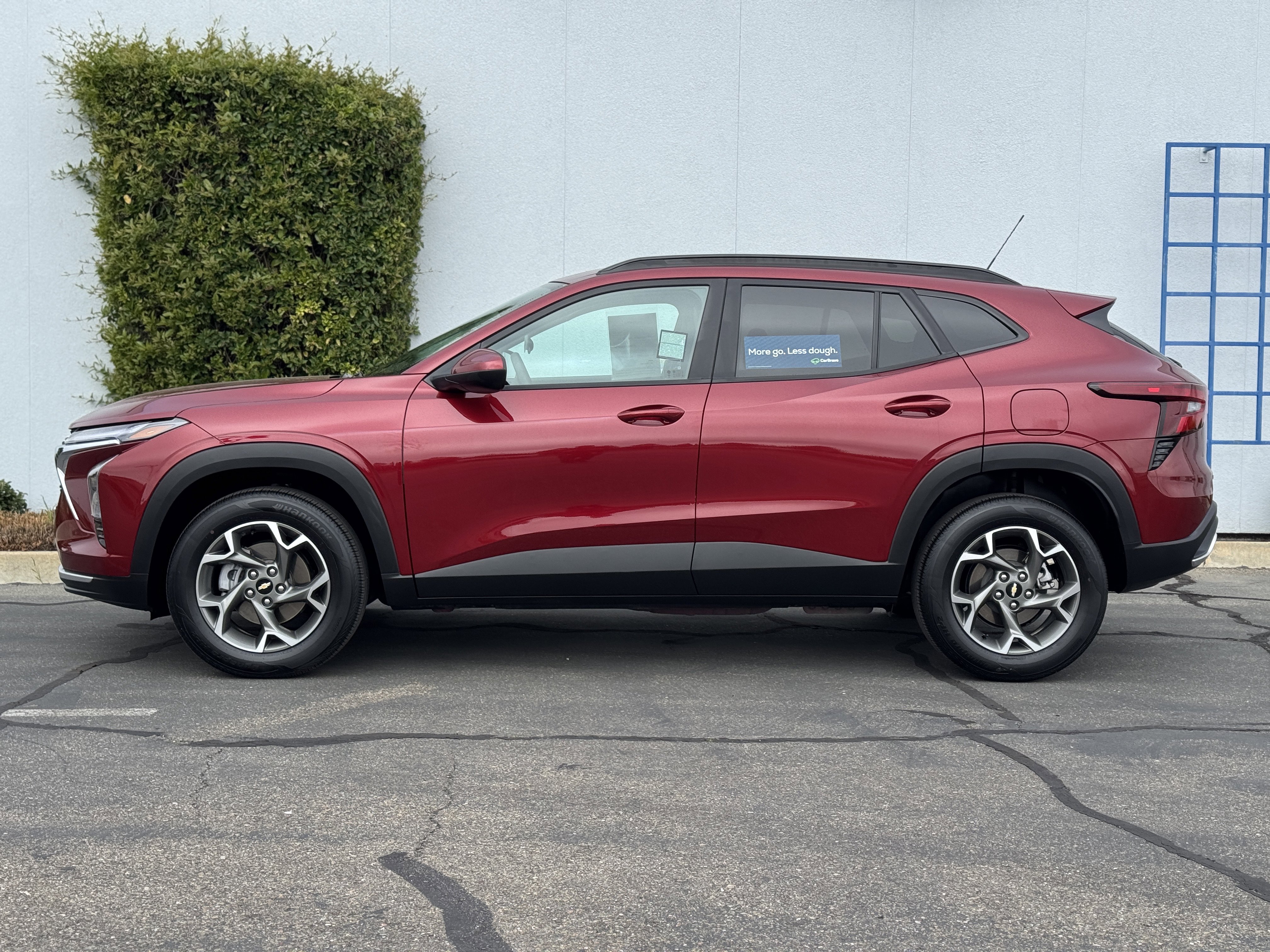 Used 2025 Chevrolet Trax LT image 4