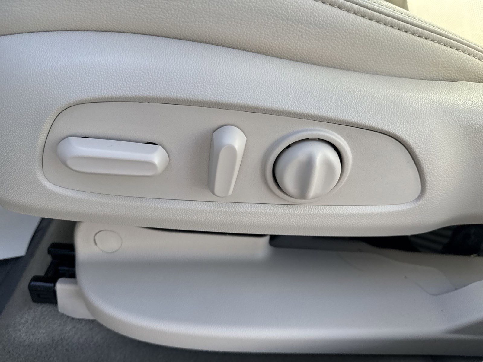 Used 2023 GMC Acadia Denali w/ Denali Ultimate Package image 12