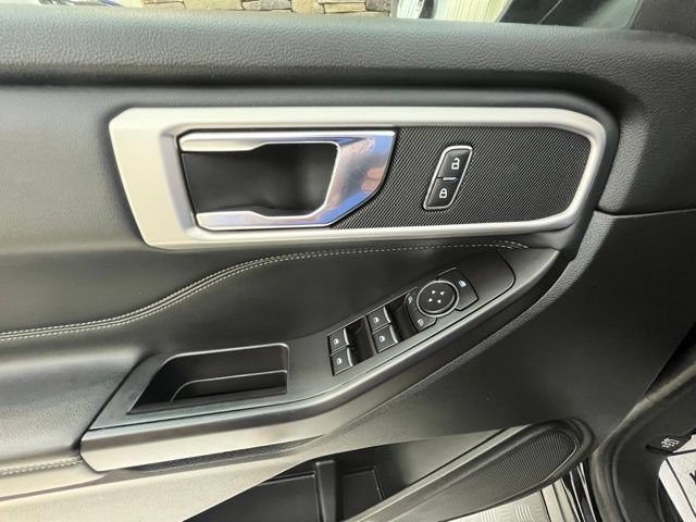 Used 2020 Ford Explorer XLT w/ Equipment Group 202A AWD/4WD image 24